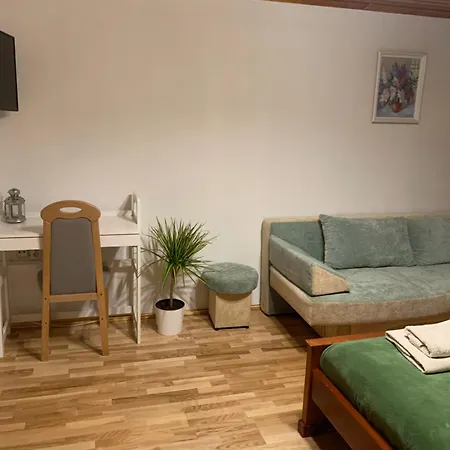 Anastasia Πανσιόν *