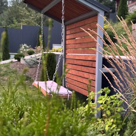 Anastasia Πανσιόν *